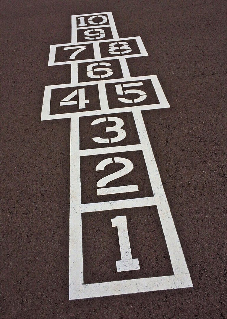 hopscotch-g2b8e2e251_1920